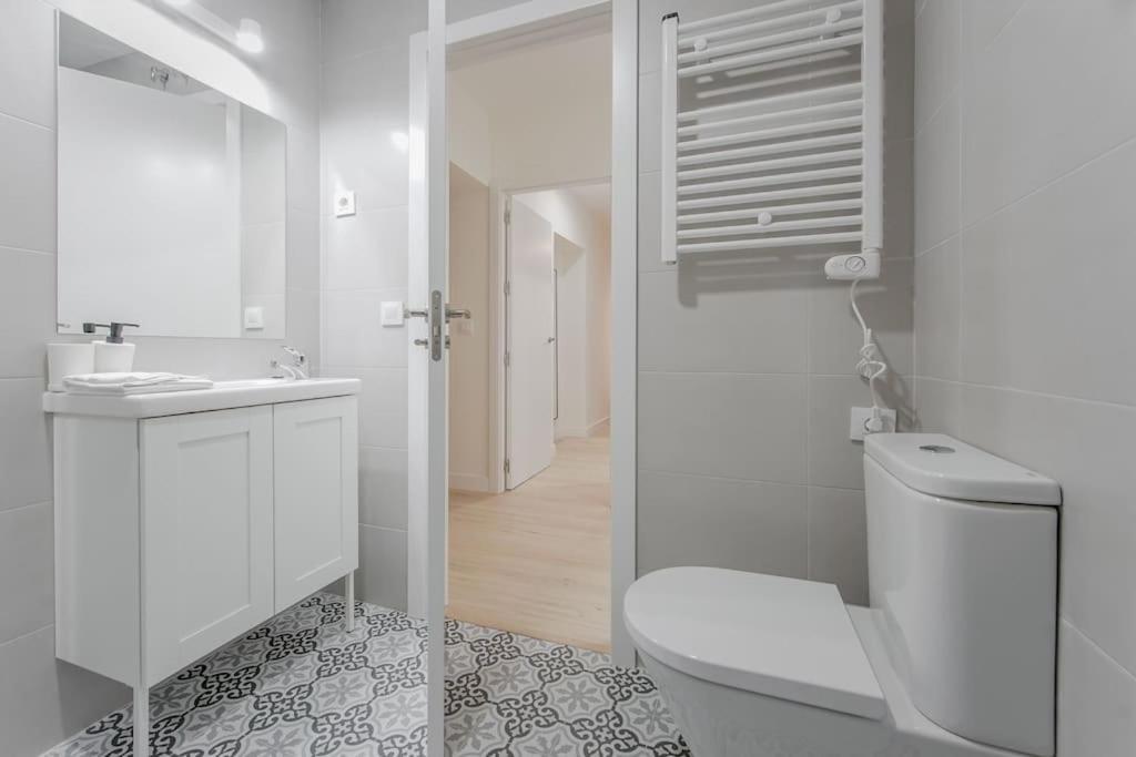 Modern Apt Para 6Px En La Plaza De Tirso De Molina Мадрид Екстер'єр фото